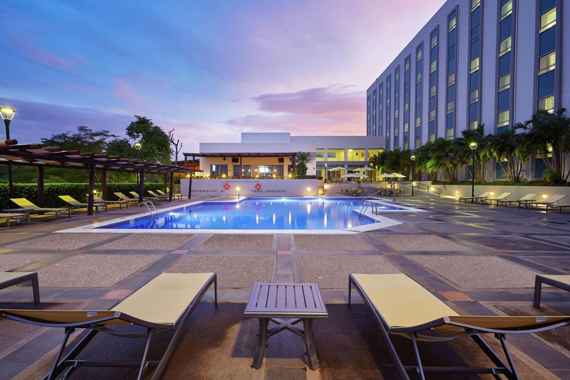 Hilton Doubletree By Hilton Managua Hotell Exteriör bild